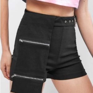 Zipper Pockets Belted Solid Shorts - Black